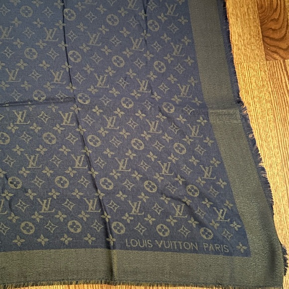 Scarf - Picture 4 of 6